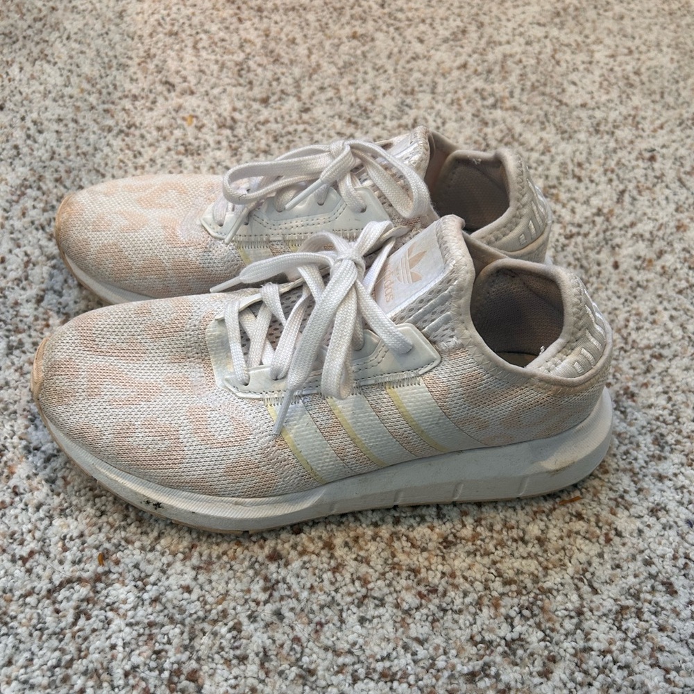 ADIDAS Swift Cheetah Running Sneaker (Size 7.5) - Picture 4 of 6
